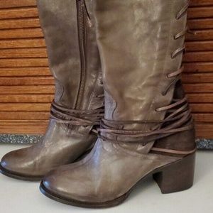 FREEBIRD COAL BOOTS SZ 10 TALL KNEE HIGH SAND GRAY